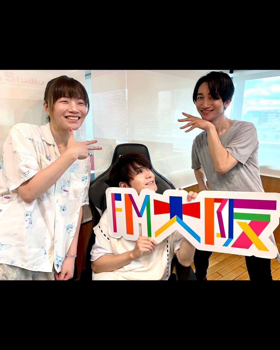 桜井雅斗のインスタグラム：「昨日のFM大阪、SMASH(ING)FRIDAYには BIGMAMAから金井さんと東出さんが登場🎻  バケツの中身は◯◯、ビューティ代替わり、アルバムの話… たくさんお伺いしましたので、ぜひお聞きください🙌  radikoでタイムフリーできますので📻  #BIGMAMA @bigmama_jp」