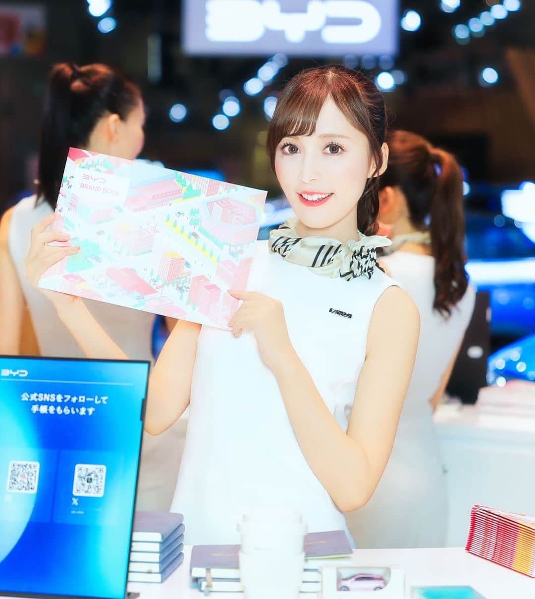 葵井えりかさんのインスタグラム写真 - (葵井えりかInstagram)「#japanmobilityshow2023   東5ホールの #BYD ブースでお仕事してます✨ 久しぶりの展示会頑張る(〃ω〃)」10月28日 8時16分 - aoi.erika0205