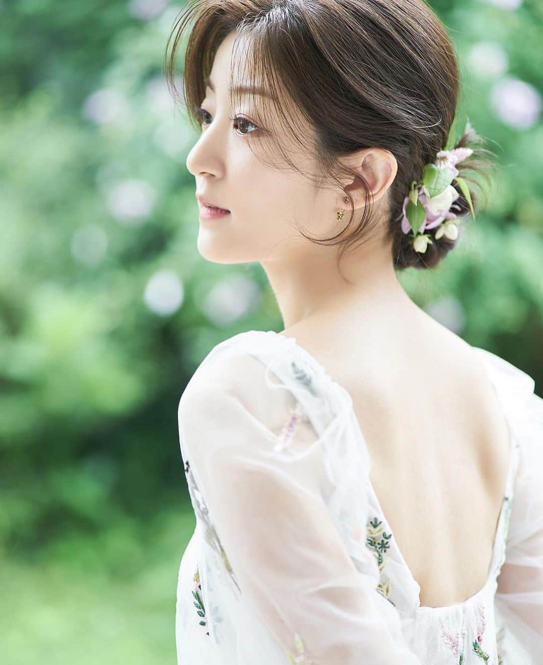 SOYOO BRIDALさんのインスタグラム写真 - (SOYOO BRIDALInstagram)「.  @soyoobridal_official x @moniquelhuillier 🏷️  🕊️🌿🍃🌸🍂🌾  @soyoobridal_official  @moniquelhuillier  @plan_maju  @marystudio_official  @kimchungkyung_hairface   #소유브라이덜 #모니크륄리에 #매혹적인신부님🤍」10月28日 8時16分 - soyoobridal_official