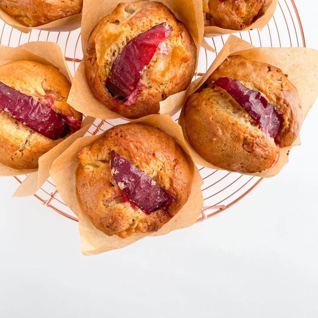 なかしましほ（foodmood）さんのインスタグラム写真 - (なかしましほ（foodmood）Instagram)「オンラインショップ12時にオープンします！レモンケーキも久しぶりに登場します🍋 よろしくお願いします。  ・クッキーBOX ・ふきよせ ・マロンアースケーキ ・レモンケーキ ・りんごのチーズケーキ ・おはようセット （りんごマフィン、スコーン、グルテンフリーグラいちご・ココナツ、ドリップバッグ）」10月28日 8時22分 - foodmoodshop