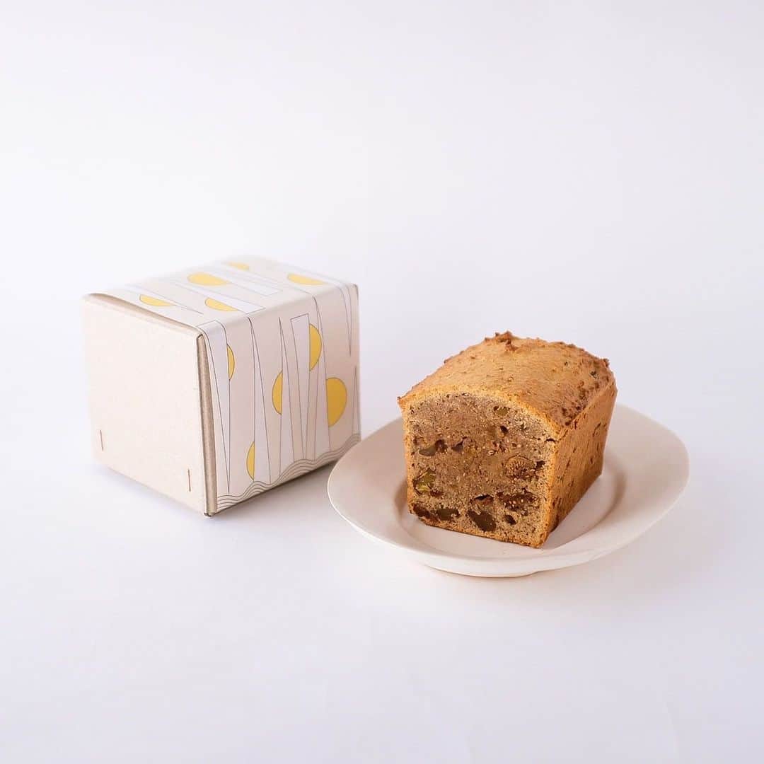 なかしましほ（foodmood）さんのインスタグラム写真 - (なかしましほ（foodmood）Instagram)「オンラインショップ12時にオープンします！レモンケーキも久しぶりに登場します🍋 よろしくお願いします。  ・クッキーBOX ・ふきよせ ・マロンアースケーキ ・レモンケーキ ・りんごのチーズケーキ ・おはようセット （りんごマフィン、スコーン、グルテンフリーグラいちご・ココナツ、ドリップバッグ）」10月28日 8時22分 - foodmoodshop