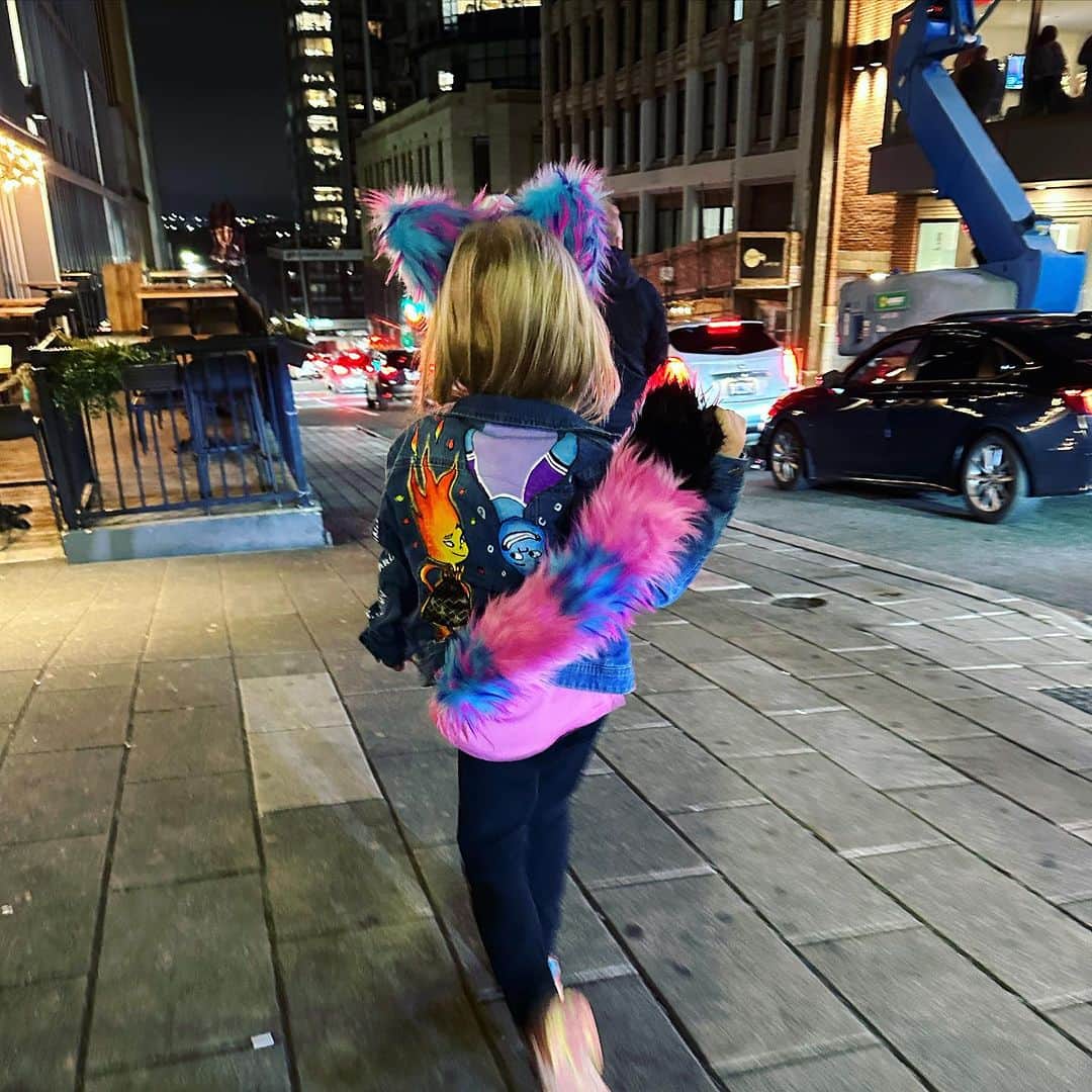 チャド・マイケル・マーレイのインスタグラム：「Goals🦄  Girl Dad:)」