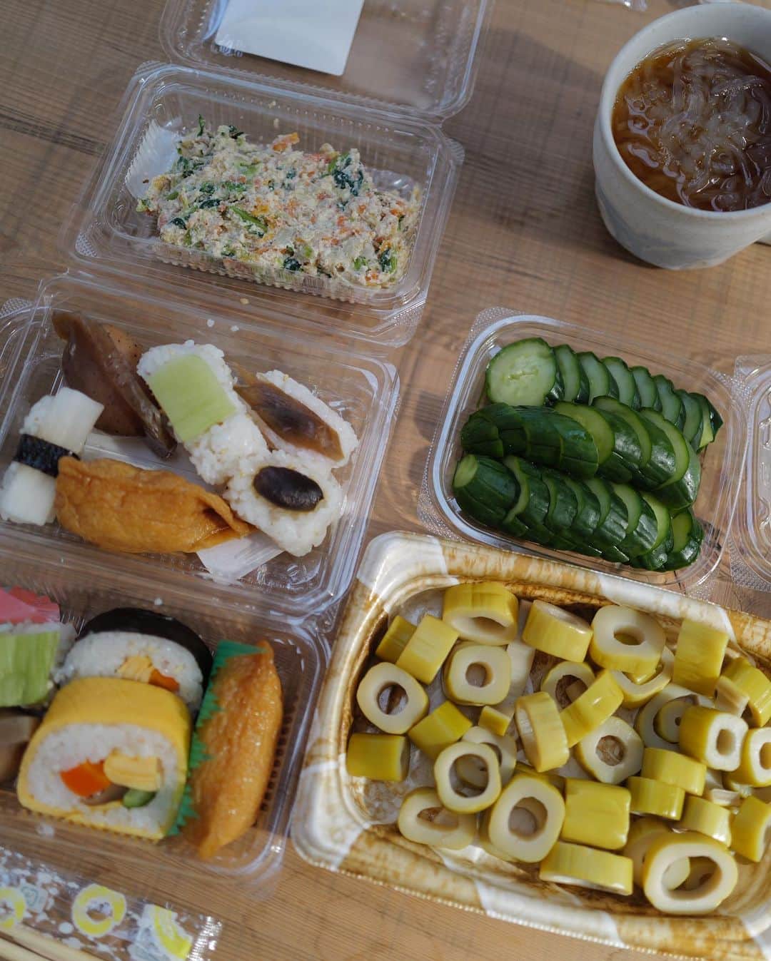 高山都さんのインスタグラム写真 - (高山都Instagram)「敷地内になってる柿をとらせてもらったり、お惣菜をちょっとずつ味見したり、みんなが親しくしてる超素敵なDENさんでお昼食べたり。 なんか、もう色々楽しくって、最高な高知での3日間でした。 なほさん @nahokotakahashi ナルキくん　@narukitakahashi ほんとうにありがとう。これからもどうぞよろしくね！😉！  はまちゃん、ふくみさん、また絶対会いましょう！」10月28日 8時47分 - miyare38