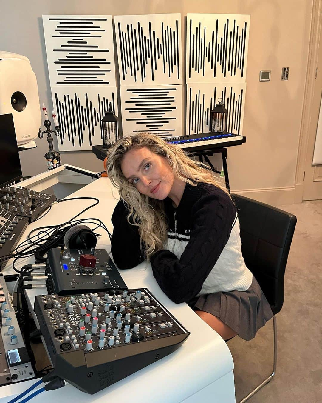 ペリー・エドワーズさんのインスタグラム写真 - (ペリー・エドワーズInstagram)「Cooking 🧑‍🍳 🎵」10月27日 23時59分 - perrieedwards