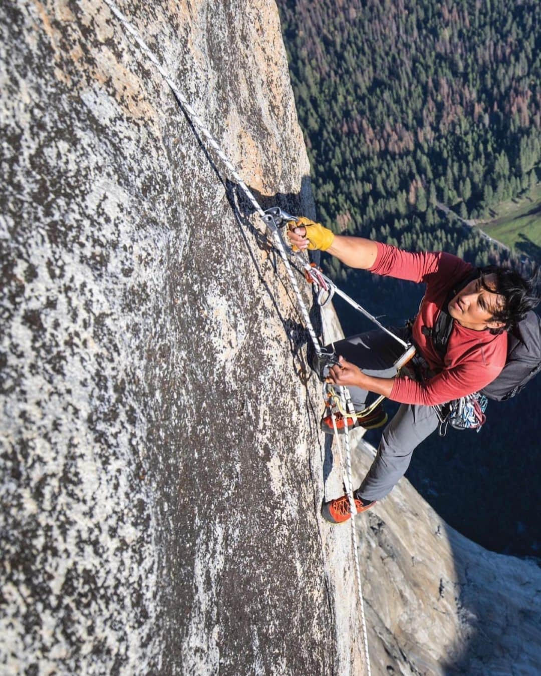 ジミー・チンのインスタグラム：「Another day at the office…  Lost count of the number of days we spent hanging out on El Cap for @freesolofilm…Lots of air and lots of laughs until the actual day of the solo. Then it was all business. 😬  📷 by @cheynelempe  @thenorthface」