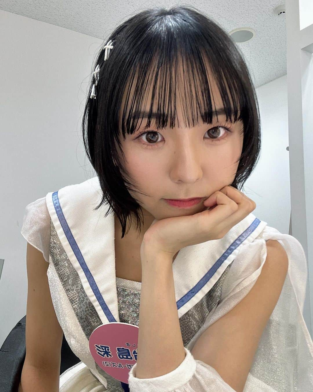 鍛治島彩のインスタグラム：「本日から少しずつ喋れるようになっていけそうです！  今日ちょっと喋っているけれど まだ本調子ではないのかな〜 なんていう慣れない感覚です  ここからリハビリを重ねていくぜよ ご心配おかけしてごめんなさい  歌はもう少しお預けということにはなってしまいます  Zeppでのワンマンライブが12/5にある 手術がずれてしまったことで すこーしギリギリになっちゃうのかしらなんて考えると  思うように動けないのはやっぱり悔しいし  本番大丈夫かな  とか  当日まで ちゃんと自分のことを好きになってくれる人を増やせるのかな ライブに来てくれるかな  なんて少し不安になるけれど  5人で立つと決めたZepp  ここで全て決まるライブ  絶対満員にするぞ！という気持ちは変わりません！！  自分きできることは  今できることを全力でやること  任せてください！！！  頑張ってみんなと走っていきます  いつも背中を押してくれてありがとうございます！！  みんなのハッピーになれますように！！  #にきちゃん　#クロクル　#アイドル　#Zeppに青い海を」