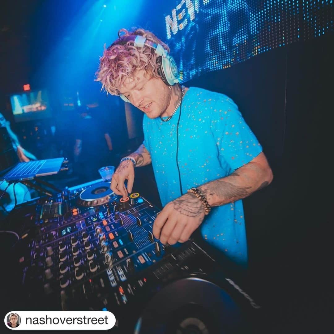 Audio-Technica USAのインスタグラム：「#FanPhotoFriday: Experience beats like never before with the ATH-M50x professional monitoring headphones. Available in limited edition Ice Blue. Thanks for sharing,@nashoverstreet! ⁠ .⁠ .⁠ .⁠ .⁠ #AudioTechnica #Headphones #Music #DJ #M50x⁠」