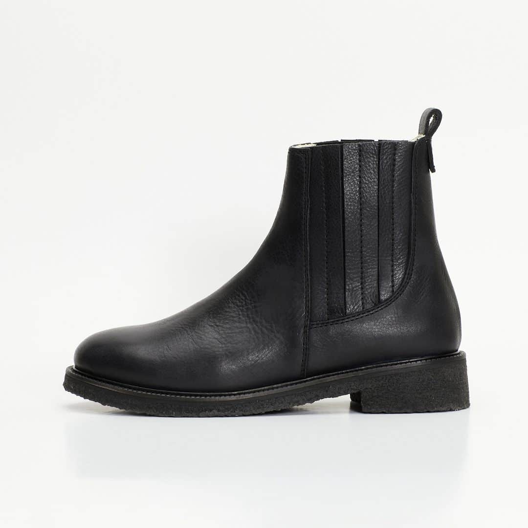 テーリポルキのインスタグラム：「Classic black Chelsea boot. Do we even need to say more? ❤ . . #TERHIPÖLKKI #terhipölkkishoes #finnishdesign #sustainablefootwear #chelseaboot #boots #classicshoes #classicstyle」