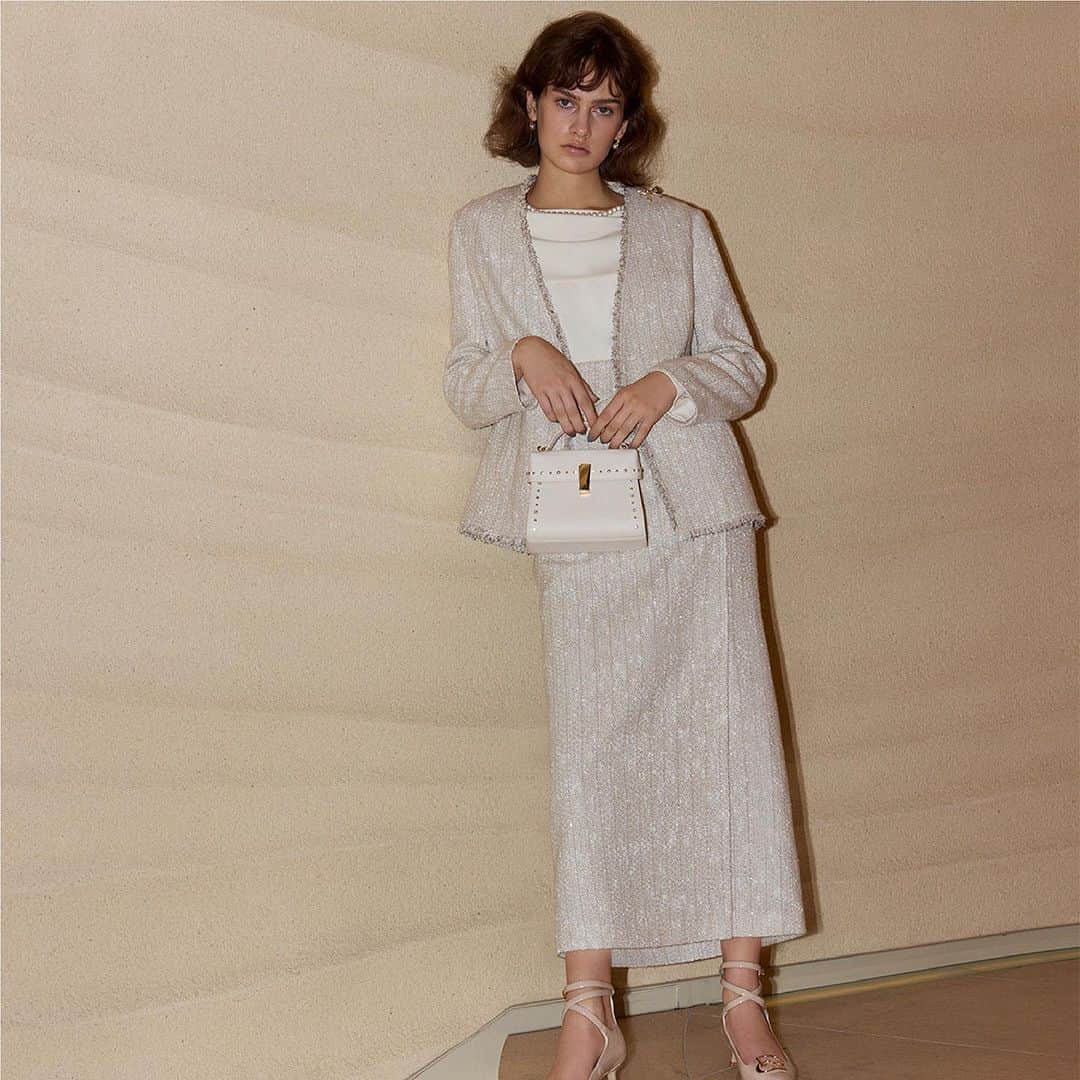 celford_officialのインスタグラム：「【CATALOG】 ⁡ 2023 WINTER COLLECTION ⁡ jacket ¥25,300 skirt ¥18,700 ◆どちらも発売中 ⁡ blouse ¥18,700 ◆12月下旬発売予定 ⁡ プロフィールのリンクより 最新のデジタルカタログをご覧頂けます。 ⁡ ⁡ #CELFORDAW23 #celford #セルフォード」
