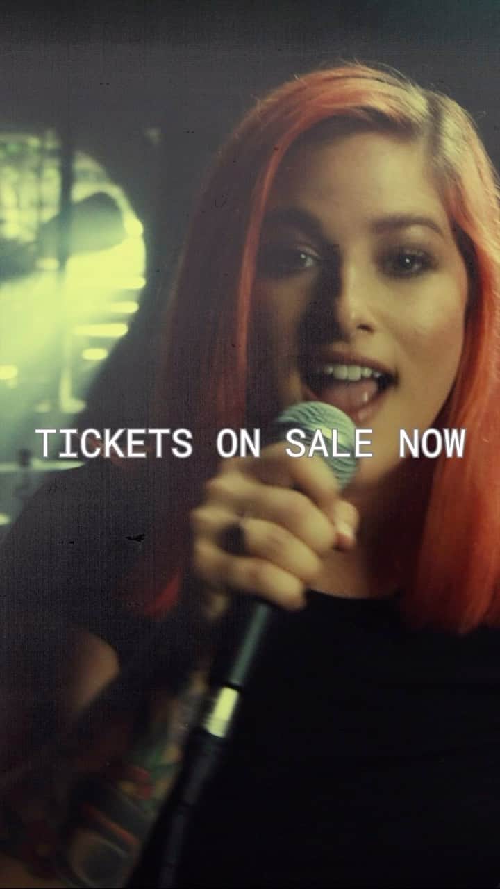 キャサディー・ポープのインスタグラム：「Go go go! Tix for my show in Nashville on Dec 13th at The East Room are available NOW. Plus a super fun VIP option. Get ‘em before they’re gone! Link is in my bio 🖤」