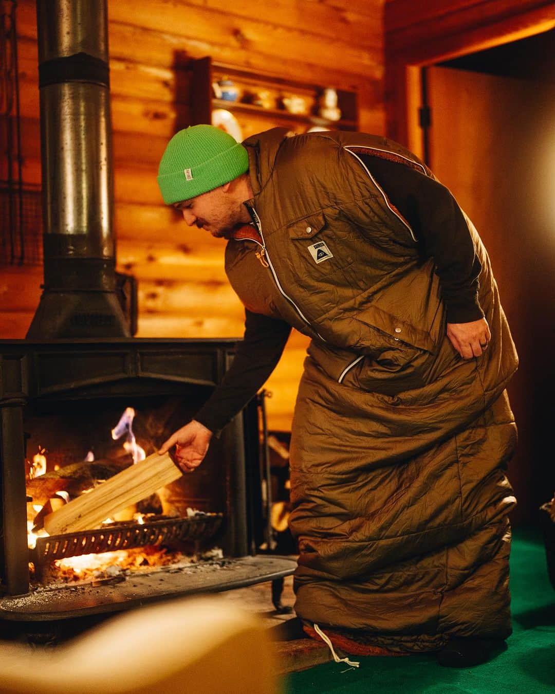Poler Outdoor Stuffのインスタグラム：「The Shaggy Napsack is an even cozier version of the world famous Napsack. Lined with plush sherpa fleece, the Shaggy Napsack keeps you warmer as the temperatures get colder. Hike it up to your waist, cinch it, and wear it like a puffy coat around the campfire, and then crawl right back into your tent without ever having to leave the warmth of your sleeping bag. It’s perfect for 3-seasons of camping and 4-seasons of coziness in and around the house as well as any outdoor adventure!」