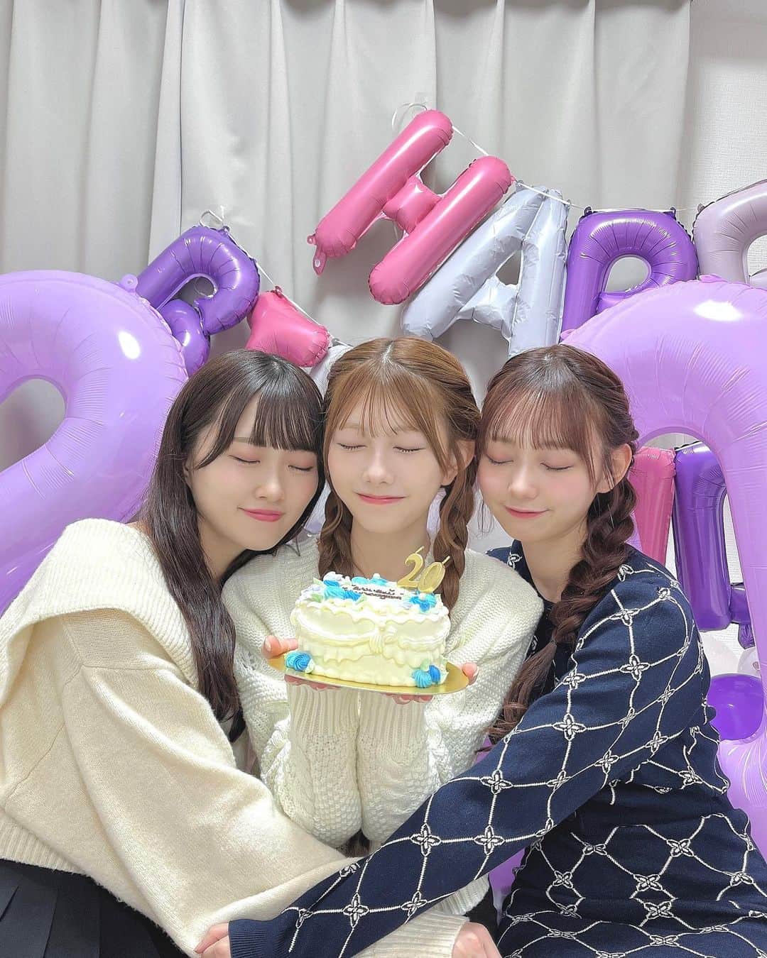 山根涼羽のインスタグラム：「.  恵里ちゃん ､ おたんじょうびおめでとう 🧼♡ 真歩ちゃんと３人でお祝いしたよ 🎂🪄🪄  #お誕生日ケーキ #お誕生日会」