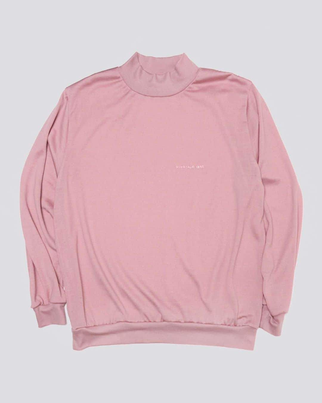 ミノトールのインスタグラム：「TECH WOOL MOCK NECK  FUNCTION : ANTI BACTERIAL DEODORIZATION HAND WASHABLE HYGROSCOPIC  Merino Wool 100%  Made in Japan  天然の抗菌防臭、優れた吸湿性を備えた極細の繊維によるソフトな肌触りのメリノウールを使用したモックネックトップス。 オールシーズン対応の温度調節機能をもつハンドウォッシャブル生地。 同素材スカートとのセットアップ可能。  This mock neck top is made of merino wool, which is soft to the touch with ultra-fine fibers that are naturally antibacterial and deodorant and have excellent moisture absorption properties.  Hand washable fabric with temperature control function for all season.  Can be set up with a skirt made of the same material.  #minotaur_inst #minotaurinst #minotaur #ミノトールインスト #ミノトール #functional #comfortable #miyashitapark #tech #techwear #テック #relaxsmart #リラックススマート #relaxsmartwear #リラックススマートウェア #techwool #handwashablewool #madeinjapan」