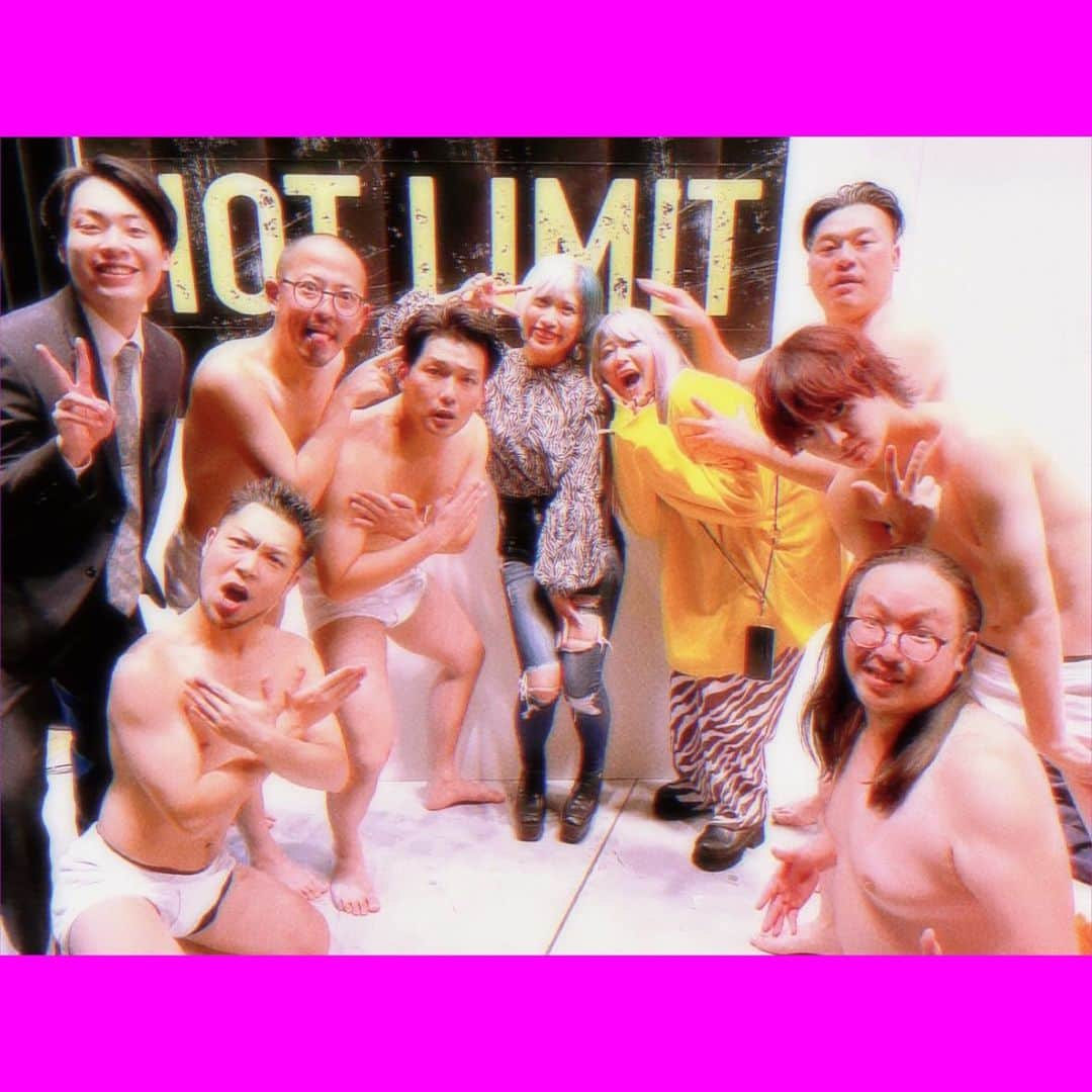 金子きょんちぃのインスタグラム：「.  HOT LIMIT🌱🔥  #ホットリミット #初めての #よしもと漫才劇場 #お邪魔させてもらいました #嬉しすぎ #楽しすぎ #最高すぎ #毎月やりたい  #生ファラオ #マーメイド #ちゃんぴおんず #ぱーてぃーちゃん」