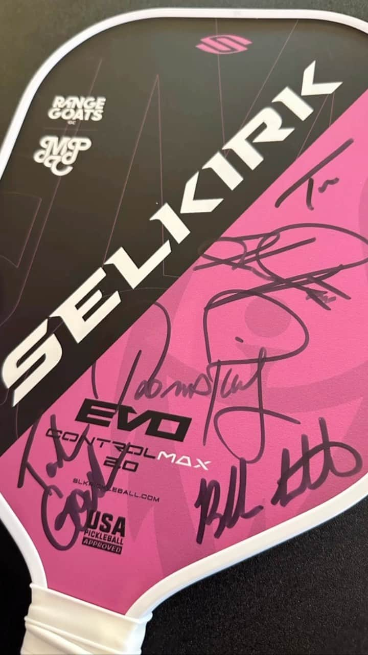 バッバ・ワトソンのインスタグラム：「🚨Giveaway 🚨 it’s pink, it’s autographed and, if you’re lucky, you can get your hands on the ONLY @rangegoatsgc X @miamipc c pickleball paddle signed by @tysonmcguffin @bubbawatson @hv3_golf @talorgooch @thomaspietersgolf   To enter  👉 follow the RangeGoats , Miami pickleball club, Tyson, and Bubba. 👉 like 👉 tag 2 friends in the comments   #rangegoatsgc」