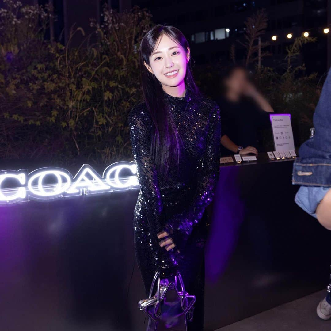 コーチさんのインスタグラム写真 - (コーチInstagram)「Shine on, Seoul. ✨The stars aligned for a sparkling night of music and celebration inspired by the Coach Shine Collection. #WearYourShine #CoachNY   #Ryujin #ITZY  #YoungjiLee #Hyoyeon #GirlsGeneration #ShinSeulki #Blase  #NanaYoungrongKim」10月28日 0時27分 - coach