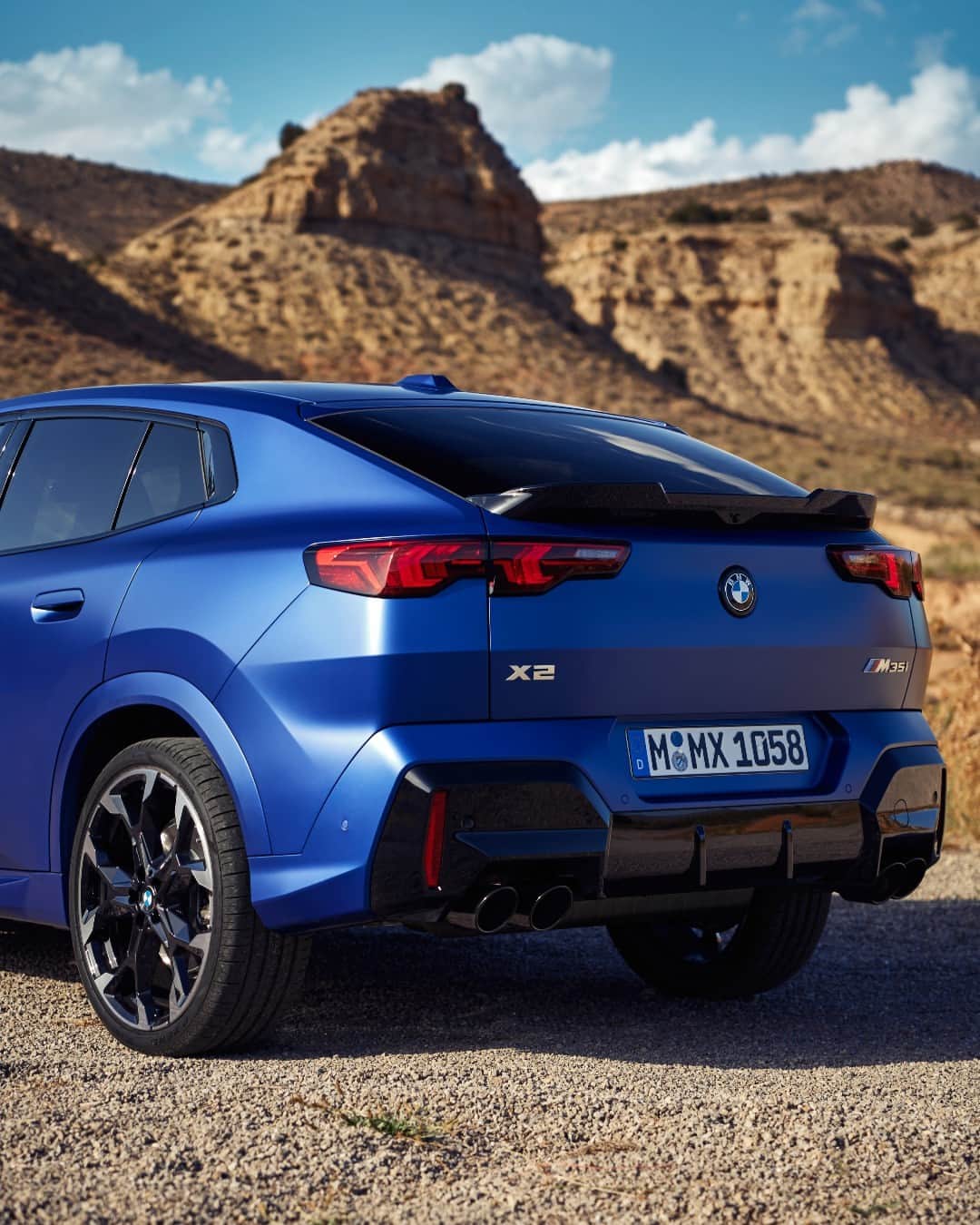 BMWのインスタグラム：「𝙈ore distinctive. The new BMW X2. #THENEWX2 #BMW #X2 __ BMW X2 M35i xDrive: Combined fuel consumption: 8.0–7.7 l/100 km. Combined CO2 emissions: 183–174 g/km. All data according to WLTP.  Further info: www.bmw.com/disclaimer」