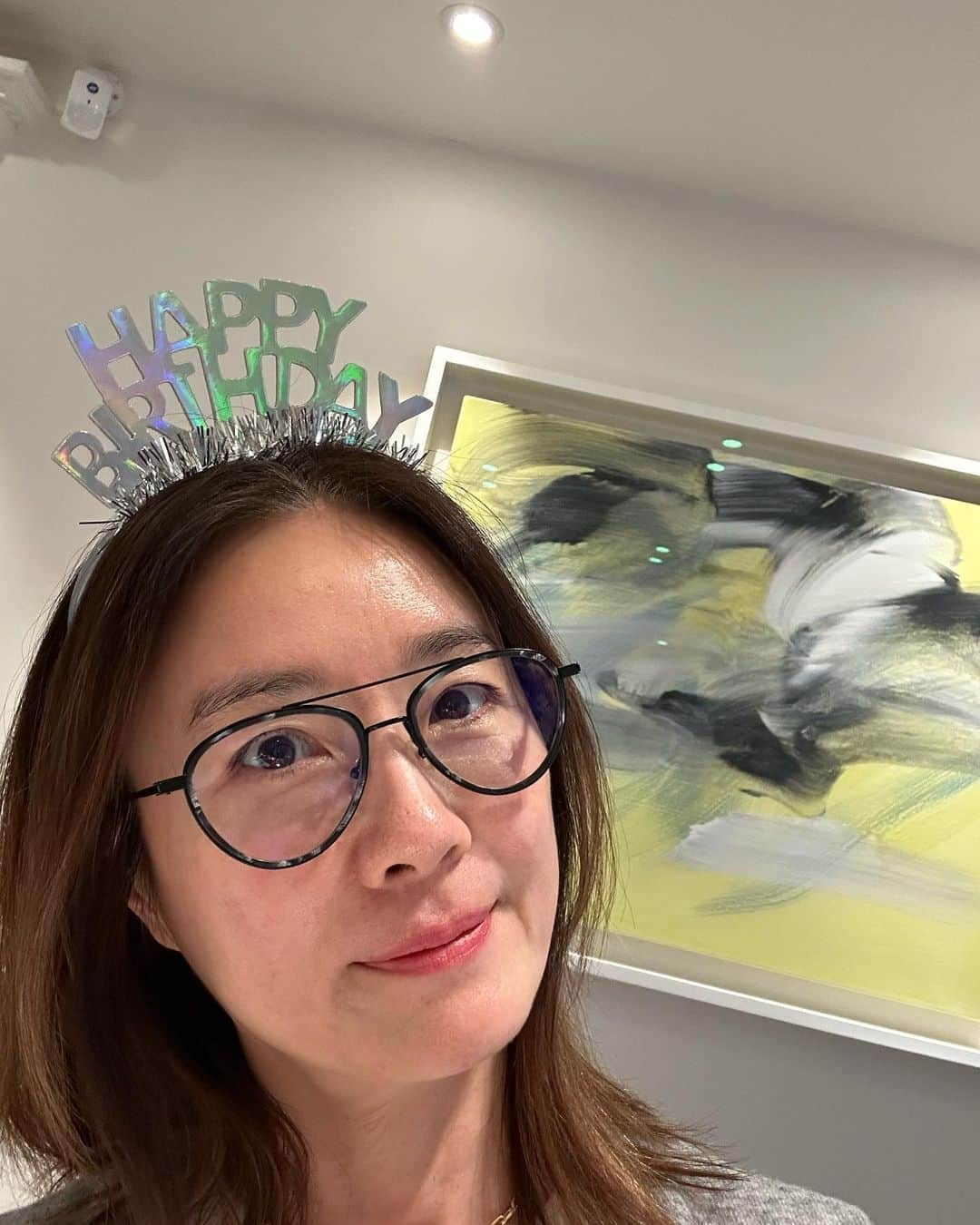 オ・ヨンスのインスタグラム：「이번 생일도 잘살고있다고 느낀 하루❤️ 축하해주셔서 감사합니다🎂😍❤️🎉」