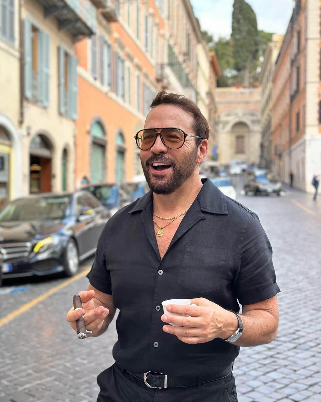 ジェレミー・ピヴェンのインスタグラム：「Pre game in Rome ! Nothing like getting lost  amongst these beautiful ruins. I may never leave except that I’m booked to play the rusty  chuckle bucket in Baltimore so my trip will be cut short.  Will take pictures where I’m not actually blocking the view! Also premiering The Performance tomorrow night so have some patience with me because I might post about 116 pictures and videos. #Theperformancefilm #rome #romafilmfestival」