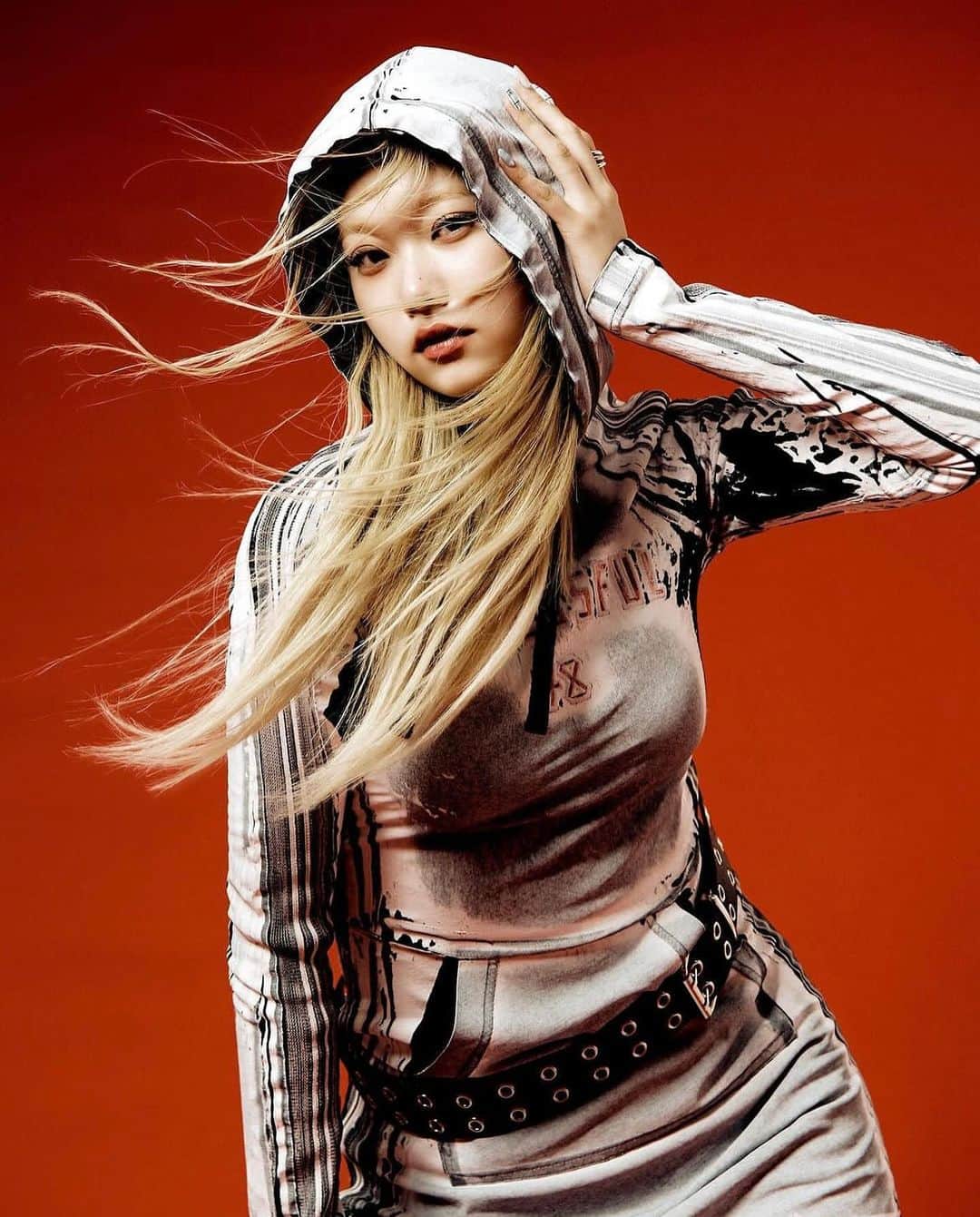ディーゼルのインスタグラム：「Tsuki from @billlie.official wears a total look from the #DieselFW23 Runway Collection in an editorial in @dazedkorea.  Art Director: Joung Minjae  Photographer: Kim Taehwan  Styling: Lee Seungyeon   #ForSuccessfulLiving」