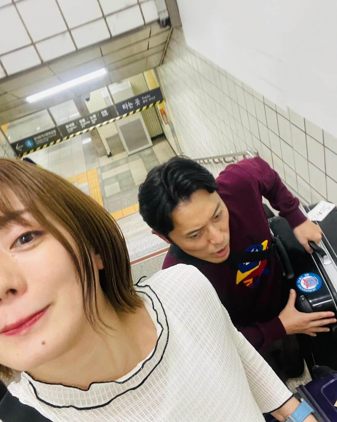 こにわさんのインスタグラム写真 - (こにわInstagram)「大好きな韓国へ連れてってもらうことに成功したオタクの投稿🫶🏼🇰🇷  ✈︎ vol.1  初プライベート海外、初渡韓で嬉し過ぎて2泊3日（実質1日と半分くらい）で、トータル5万歩、写真600枚近く。 やらかしました🥹  スケジュールがうちの行きたいところ10割だったので、こにわくんのためにmarvelへ。こにわくんをよく知る人からのサプライズの提案大成功👏🏼✨笑  全然10枚じゃ収まりきらない‼️笑 . . . #韓国 #Korea #渡韓 #한국 #夢の #仁川空港 #강원2024 #Gangwon2024 #ユースオリンピック  #江原道 #パクソジュン  #박서준 #並ばせてみた #テンション高いようで #うるさめなの♡ #smentertainment #SHINee #ゴードンラムゼイ #GordonRamsay  #marvel #海外旅行 #海外って伝わらない写真多め #記念日」10月28日 0時40分 - koniwa1982