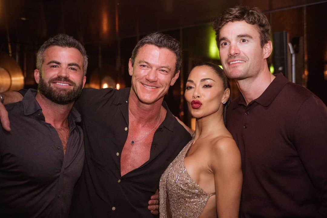 ニコール・シャージンガーさんのインスタグラム写真 - (ニコール・シャージンガーInstagram)「What an absolutely divine evening! Thankyou to my dear friend @joeyghazal for throwing the most exquisite  @sunsetblvdmusical cast party at @themainemayfair in celebration of our show! ♥️🥂」10月28日 0時53分 - nicolescherzinger
