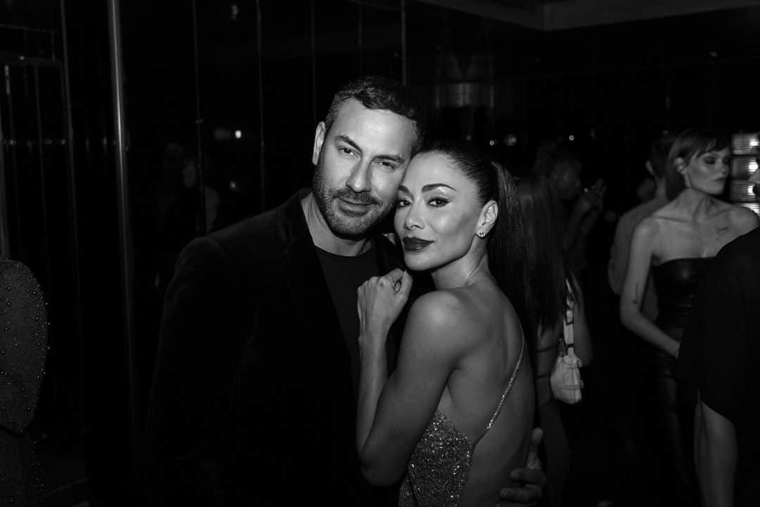 ニコール・シャージンガーさんのインスタグラム写真 - (ニコール・シャージンガーInstagram)「What an absolutely divine evening! Thankyou to my dear friend @joeyghazal for throwing the most exquisite  @sunsetblvdmusical cast party at @themainemayfair in celebration of our show! ♥️🥂」10月28日 0時53分 - nicolescherzinger