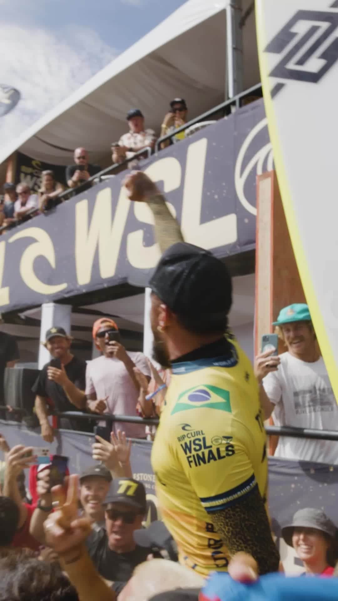 世界プロサーフィン連盟（WSL）のインスタグラム：「It’s time to relive the #RipCurlWSLFinals through the lens of WSL Presents.⁣ All action, no lulls. Watch now on worldsurfleague.com.⁣ @ripcurl」
