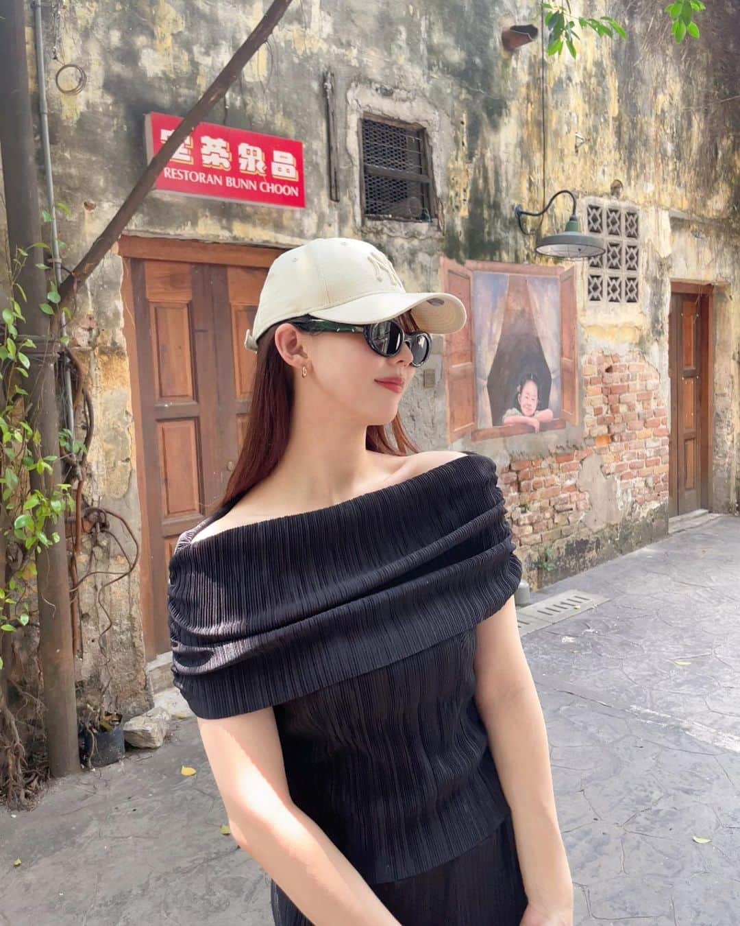 松田紗和さんのインスタグラム写真 - (松田紗和Instagram)「😎🤍🖤  #maisonmargiela#gentlemonster#sunglassesstyle#Malaysiatrip#サングラスコーデ#マレーシア観光#クアラルンプール旅行#メガネ女子」10月28日 1時01分 - blueeeee.i