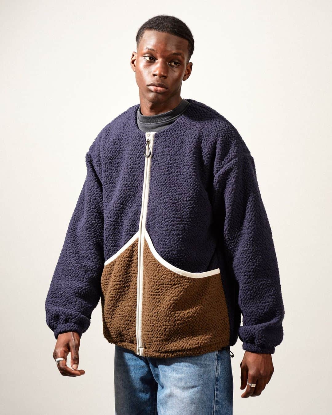 ガーブストアのインスタグラム：「A closer look: Contrast Fleece by Garbstore ⁠ ⁠ As the weather gets colder, we search for cosy comfort to help beat the snap. This fleece by Garbstore is the perfect transitional layer, made with recycled Japanese fleece with a breathable Airtex lining.」