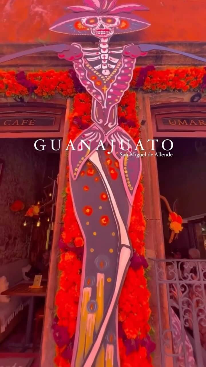 Earth Picsのインスタグラム：「Día de los Muertos in San Miguel de Allende is a vibrant fusion of remembrance and celebration. Central to this event are the altars or ofrendas, lavishly adorned with candles, marigolds, photos, and favorite foods of the departed, set up both in homes and public spaces. The city comes alive with Callejoneadas - lively parades where participants dress in elaborate costumes and skull makeup, adding a festive air to the streets. Public squares are transformed into colorful displays, and the atmosphere is enriched with poetry readings, live music, and theatrical performances. Moreover, traditional foods like Pan de muerto and sugar skulls add a flavorful dimension to the celebrations.  Visiting and decorating the graves in cemeteries is another poignant aspect, often accompanied by music and sometimes picnics, bridging the gap between the living and the departed. Art also plays a significant role, with workshops and exhibitions flourishing during this time, offering a creative outlet for both locals and visitors. The presence of La Catrina, the elegantly dressed female skeleton, adds an iconic touch to the festivities. For a 25-year-old audience, Día de los Muertos in San Miguel is not just a cultural event; it’s a vivid experience blending art, tradition, and a communal celebration of life and memory.  🎥 by @explorasanmigueldeallende  #halloween」