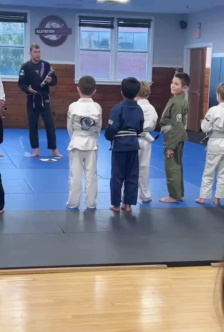 ジェイワウのインスタグラム：「Proud of @greysonmathews is an understatement 🥹 my baby keeps crushing his goals 🥋」