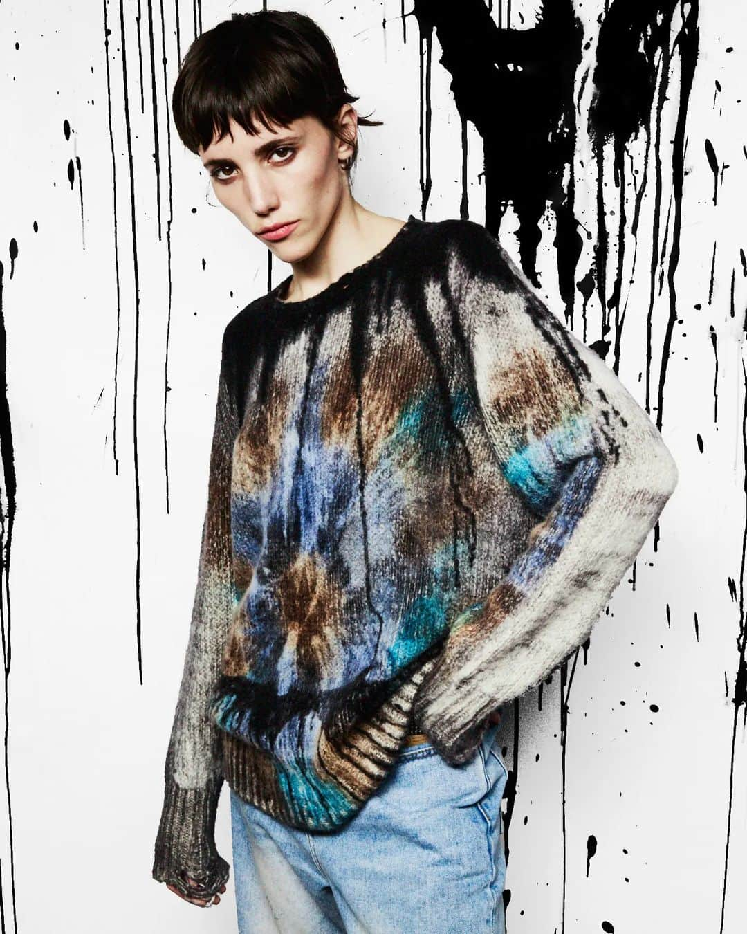 さんのインスタグラム写真 - (Instagram)「AVANT TOI’s Liquid Art Capsule. Rebellion poured on each sweater: an embodiment of style. Elevate your wardrobe with the colors of emotion!  Discover more. LINK IN BIO  #AvantToiFW23 #AvantToi #AvantToiColors #AvantToiWorld #ArtToWear #LiquidArt #FW23 #winter #madeinitaly #sweater #creativefashion #cashmere #art #handpainted」10月28日 1時42分 - avant_toi.it