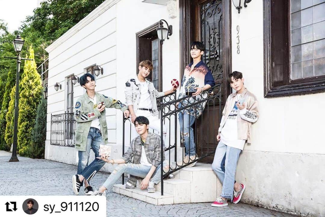 小林 ディスカスのインスタグラム：「Congratulations!! MYNAME 12th Anniversary!!  styling by me  #tokyo #japan #fashion #music #kpop #korea  #Repost @sy_911120 with @use.repost ・・・ 벌써 데뷔 12주년 ...  그저 너무 감사합니다 #마이걸  마이네임과 함께 해준 우리 마이걸에게 모든 영광 드립니다!  앞으로도 많은 사랑 부탁드려요  사랑합니다❤️」