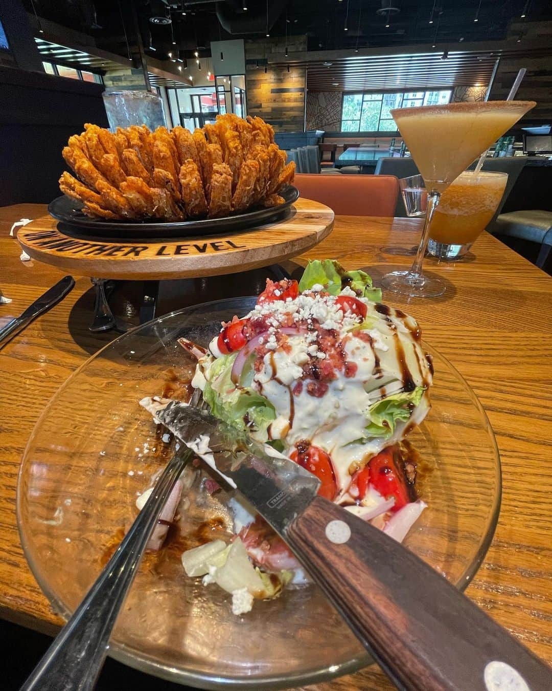 Outback Steakhouseのインスタグラム：「On today's episode of Treat Yourself... would you go on a solo date? 🤔」