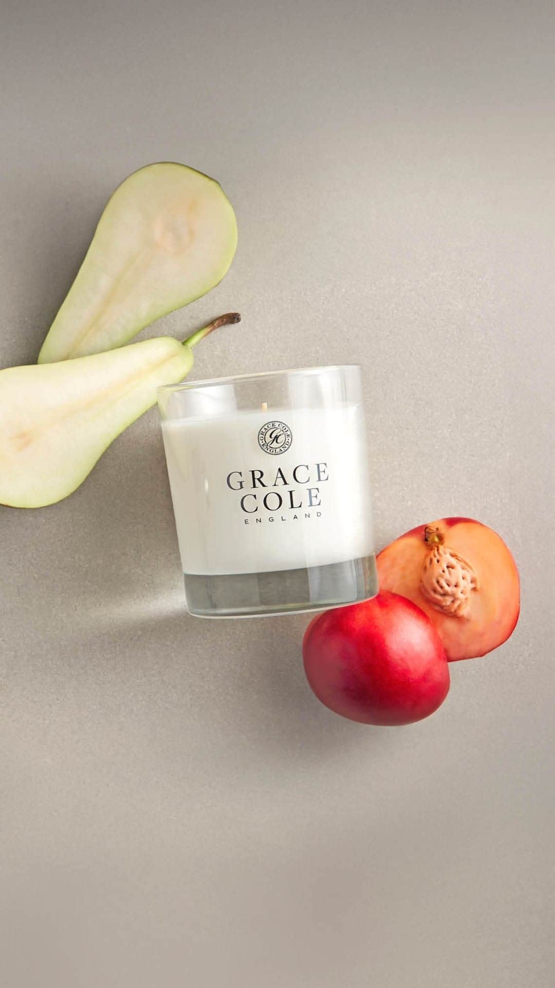 Grace Coleのインスタグラム：「Looking to gift yourself or a loved one this Christmas? 🤍⁠ ⁠ Get a free White Nectarine & Pear candle (worth £25) with all orders over £50 for a limited time only!⁠ ⁠ Hand-poured in England, our unique wax blend candles burn for up to 40 hours and will diffuse a rich, continuous scent throughout your home...⁠ ⁠ Click the link in bio to shop 🛒」