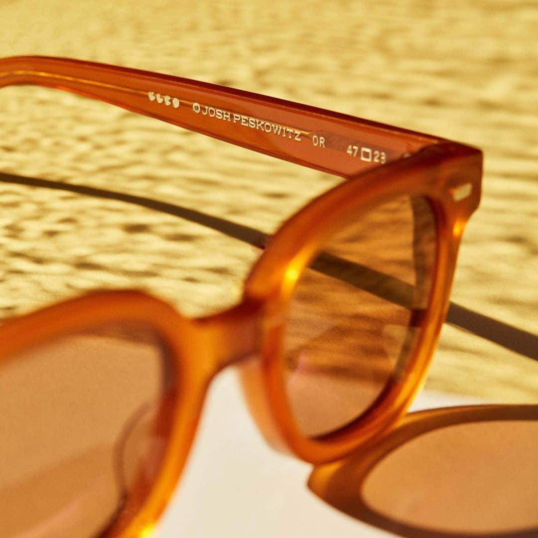 ジーエルシーオーのインスタグラム：「GLCO x Josh Peskowitz Sun in Orange with Marigold lenses.  This frame is available in three unique colorways, all hand selected and perfected by Josh himself, and draws inspiration from vintage Japanese eyewear. Featuring a smooth and minimal front plaque, real rivets and constructed from 6.5mm Japanese acetate - complimented by 3-barrel hinges and 100% UV protection.」