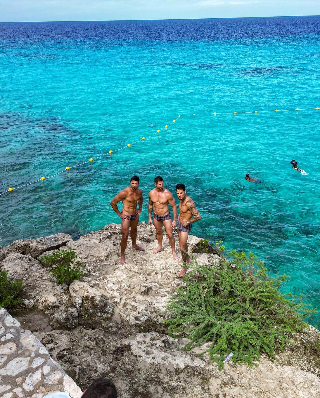 Jonas Sulzbachさんのインスタグラム写真 - (Jonas SulzbachInstagram)「Curaçao 🇨🇼💙  @felipecensi  @lucasgil.mbt  @rodrigo.mbt  @amirslama  @murilomauricio  @juniorguimaraes  @visitecuracao  @mangrovebeachresort」10月28日 2時36分 - jonassulzbach