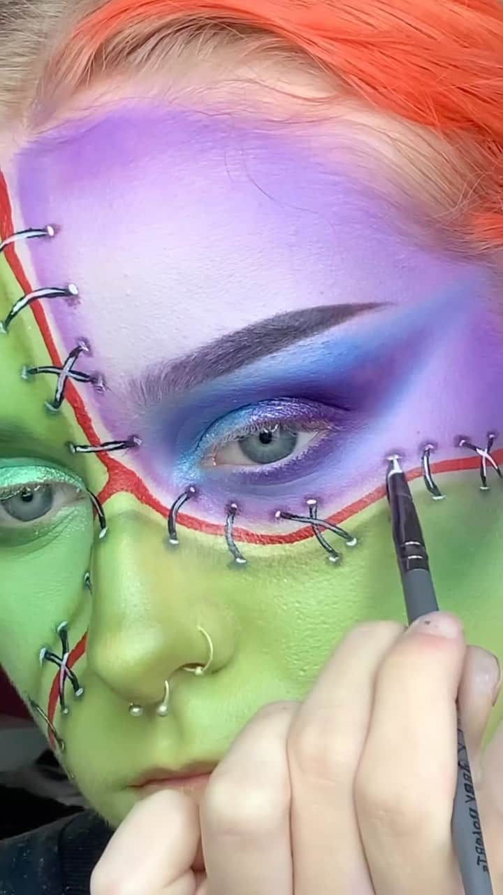 M·A·C Cosmetics Canadaのインスタグラム：「@maddys.makeup transforms into Frankengirl with a little help from the Pro Palette Paintstick X 12. Get the look with:  💚 Colour Excess Gel Pencil Eye Liner in Incorruptible 💚 Connect In Colour Eye Shadow Palette: Hi-Fi Colour 💚 Locked Kiss Ink 24HR Lipcolour in Ruby True 💚 Retro Matte Liquid Lipcolour in Caviar 💚 Lustreglass Sheer-Shine Lipstick in Glossed and Found  #MACHalloween」