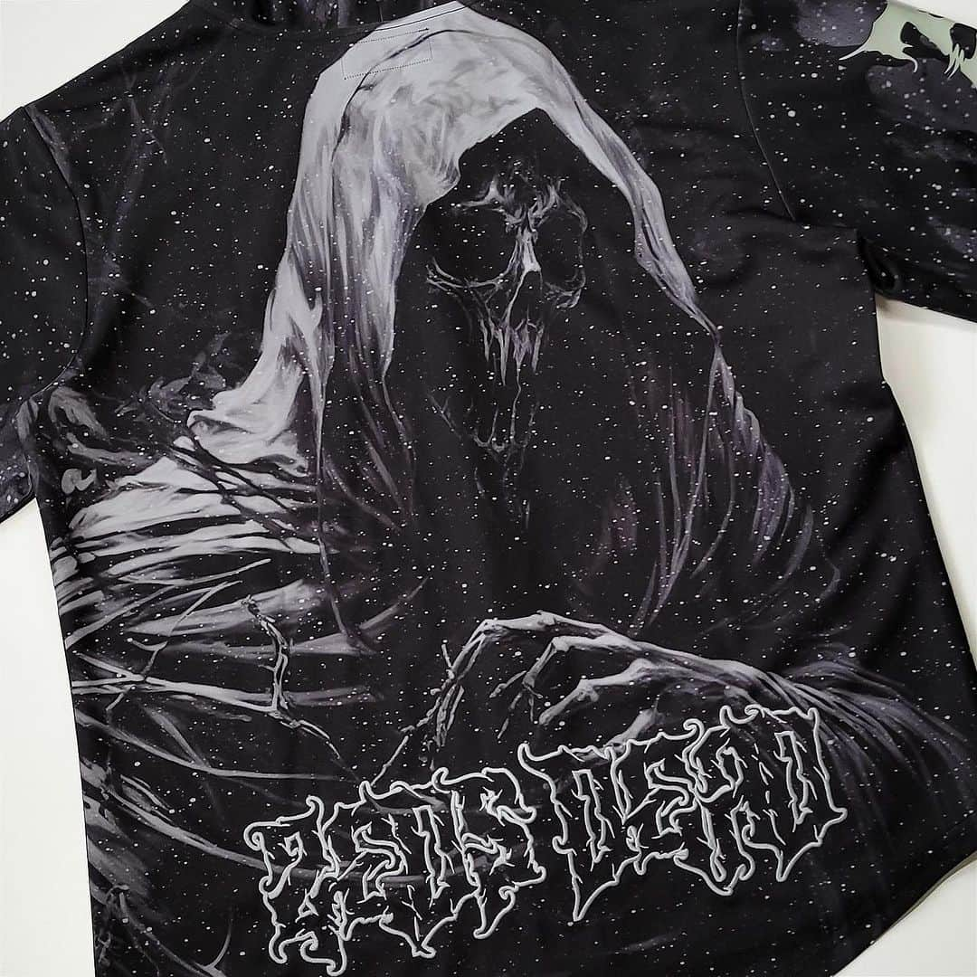 Zeds Deadさんのインスタグラム写真 - (Zeds DeadInstagram)「DESCENDING COLLECTION AVAILABLE NOW! New jerseys, hoodies and pashminas added to our merch store for all your spooky festivities 🧟‍♂️🕸️🧟  LINK IN BIO OR HEAD TO SHOP.ZEDSDEAD.NET」10月28日 3時00分 - zedsdead