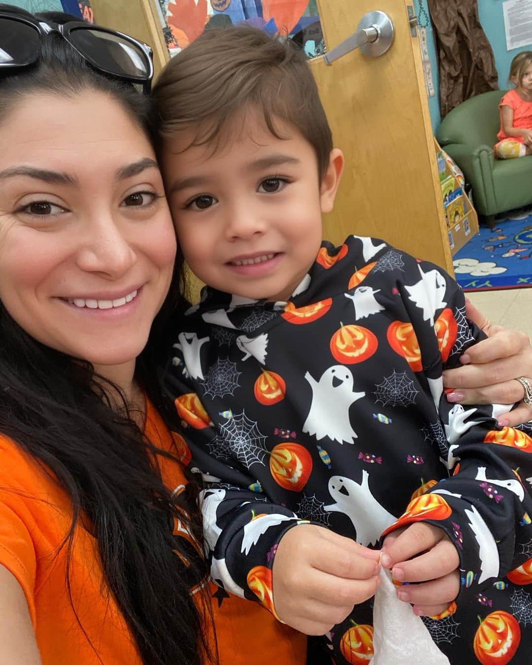 ディーナ・ニコール・コルテーゼのインスタグラム：「School Field trip with my little C 🧡🎃🤎」