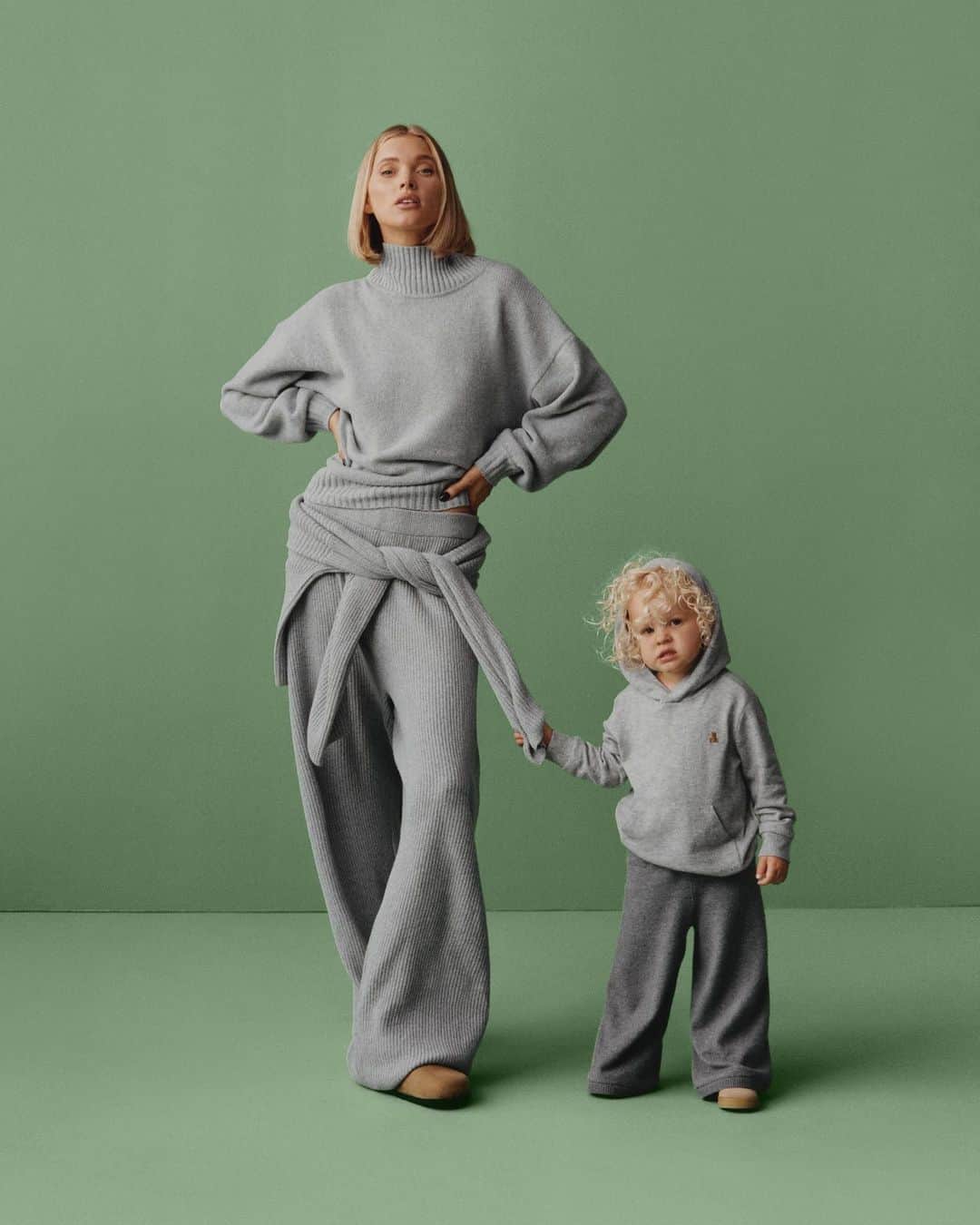 エルザ・ホスクのインスタグラム：「Tuuli and I for @GAP ❤️❤️❤️❤️❤️❤️❤️❤️❤️ Had the best time shooting the gap holiday campaign with my number one girl!!」