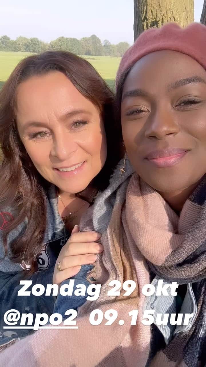 ジョヴァンカのインスタグラム：「Lieve mensen! Tune in! Zondag 9.15 op @npo_2 📺❤️🎶   The one and only @trijntjeoosterhuis is te gast in #BIDBEDANKBEWONDER .. over haar vader Huub, moederdchap, zingen en meeer   @omroepeo」