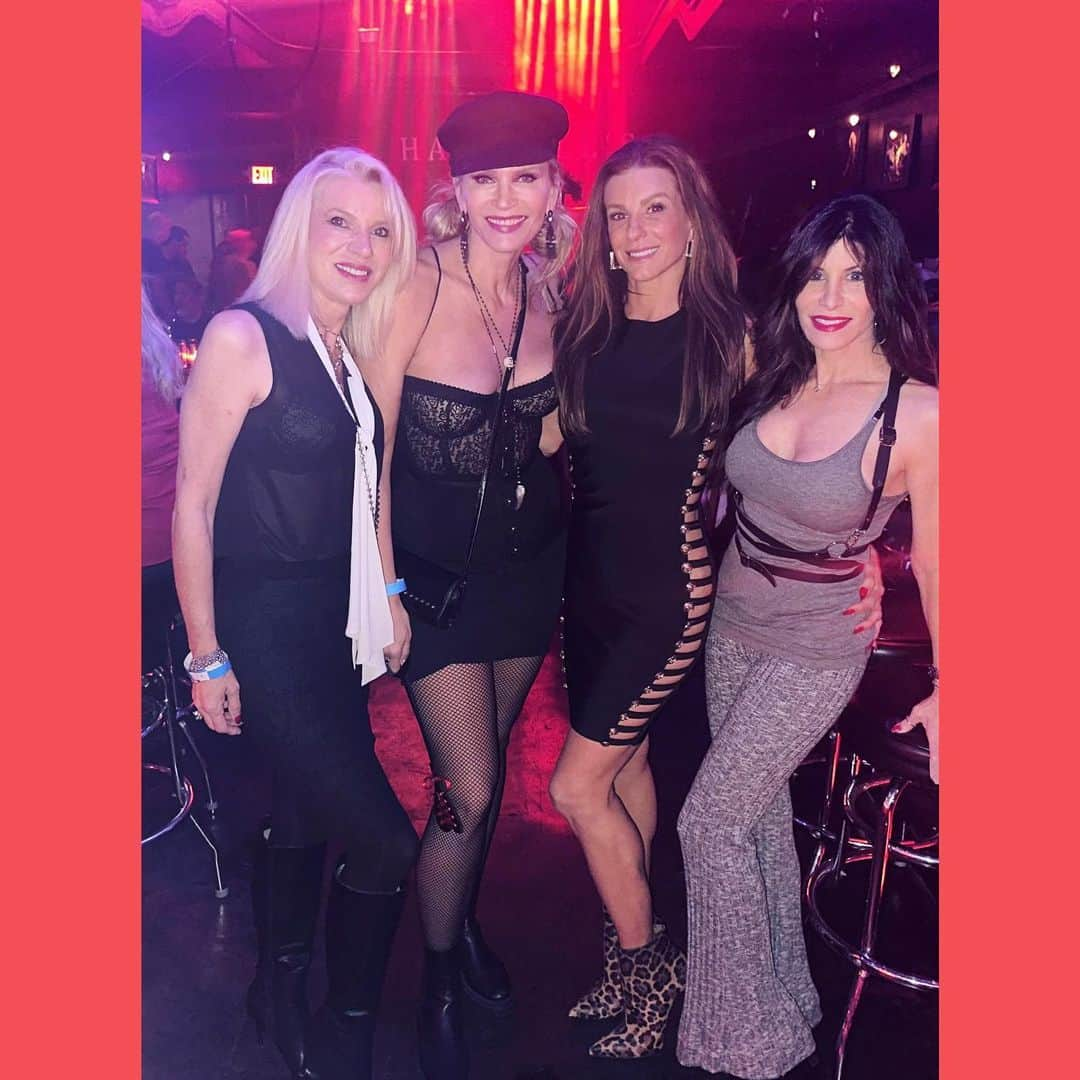 ナターシャ・ヘンストリッジさんのインスタグラム写真 - (ナターシャ・ヘンストリッジInstagram)「Incredible night at @harvellessm with a Halloween inspired burlesque show! Great Idea!」10月28日 2時42分 - natashahenstridge