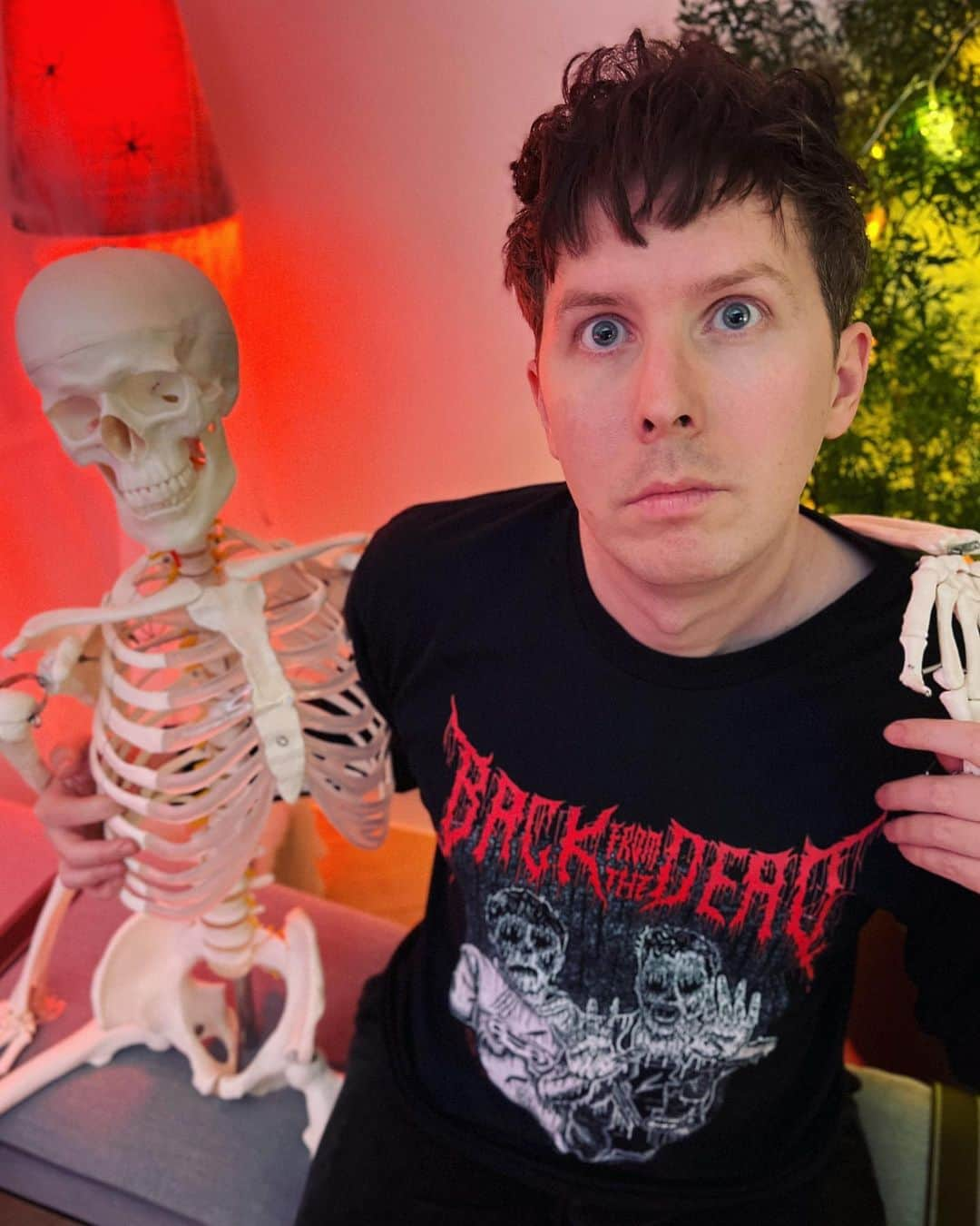 フィル・レスターさんのインスタグラム写真 - (フィル・レスターInstagram)「DAN AND PHIL SHOP IS BACK FROM THE DEAD  Limited edition metal logo merch to celebrate the gaming resurrection - claim yours to prove you were here when the hiatus ended!  🌍 danandphilshop.com / 🌎 us.danandphilshop.com  Art by @divine.gnosis」10月28日 2時54分 - amazingphil