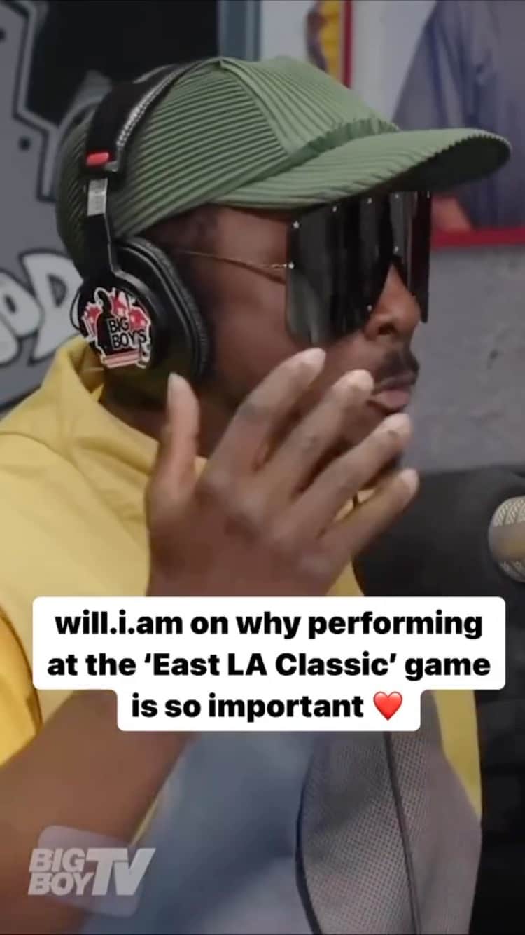 ウィル・アイ・アムのインスタグラム：「@iamwill’s dream was to perform at the #EastLAClassic2022 game‼️🏈🏟  Ready for tomorrow? 😄💥」