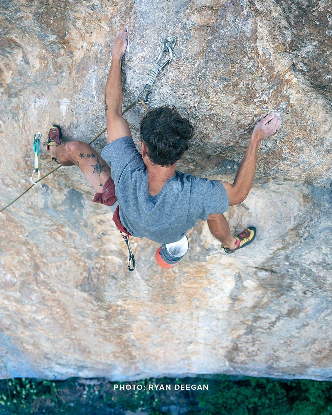 アレックス・オノルドさんのインスタグラム写真 - (アレックス・オノルドInstagram)「How big of a problem is lying in climbing? Jonathan Siegrist returns to the show to talk about dishonesty in our sport. Hear @jonathansiegrist and @alexhonnold at the Spotify link in our bio or wherever you find your podcasts.   #climbinggold Photos by: @flyinglikepan  @climbinggold is created by @ducttapethenbeer in collaboration with @alexhonnold. Made with the generous support of our sponsors, @thenorthface, @live.momentous, @peakdesign, and @drsquatch.」10月28日 2時57分 - alexhonnold