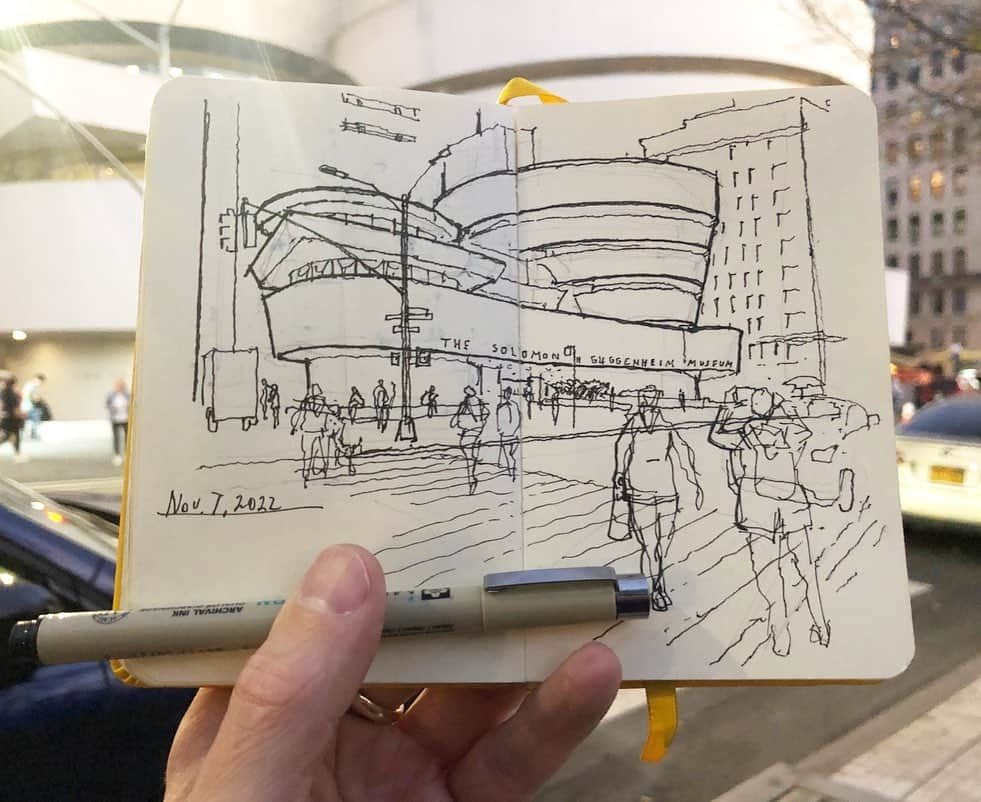 グッゲンハイム美術館のインスタグラム：「"As an urban sketcher, I delight in capturing interesting places I want to remember. Frank Lloyd Wright's Guggenheim Museum had been on my bucket list for a long time. It's such an iconic building. You can't walk by it and not stop to admire its elegant design. Now every time I open my pocket sketchbook, I am transported back to that fall evening in New York when I had the pleasure of studying this architectural wonder for the entire hour it took me to make this sketch." —Gabriel Campanario (@GabiCampanario)   🥰 #FrankLloydWrightFridays」