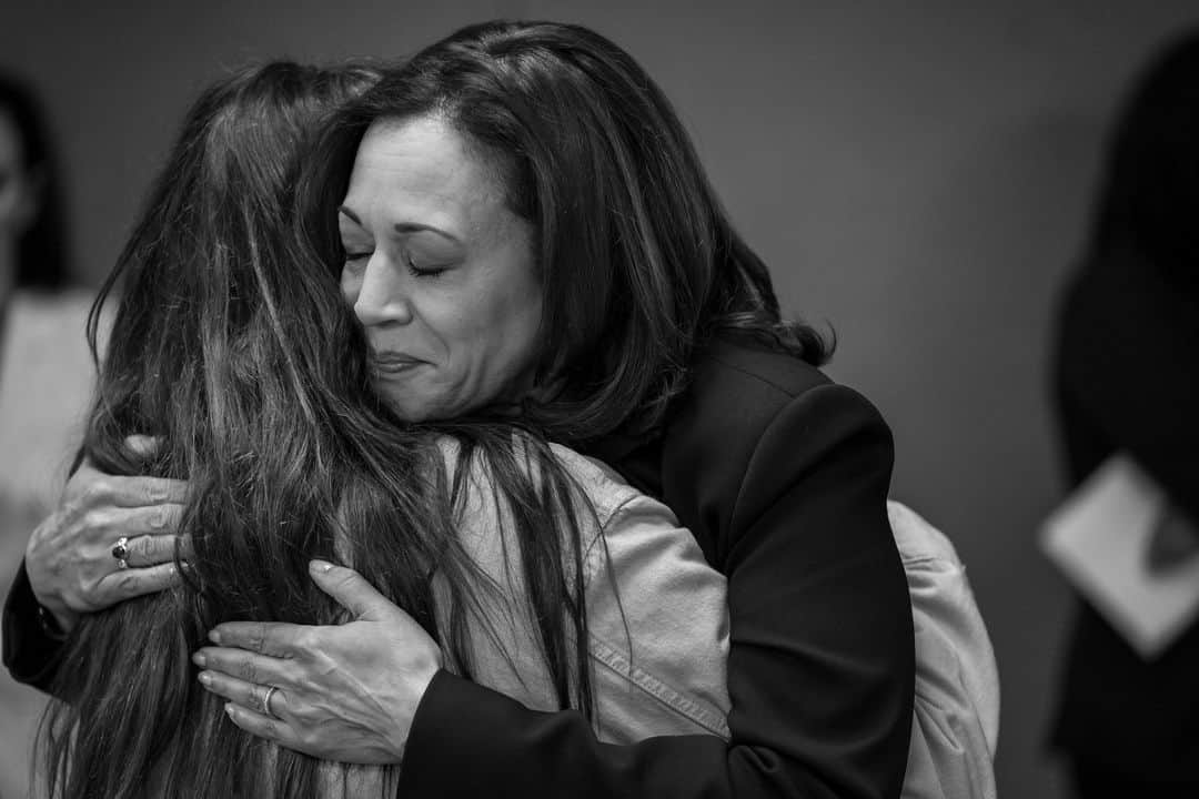 のインスタグラム：「Doug and I met with families of Americans who are still unaccounted for following the Hamas terrorist attack in Israel, and my message to them was simple: You are not alone.   @POTUS and I are doing everything we can to bring these Americans home.」