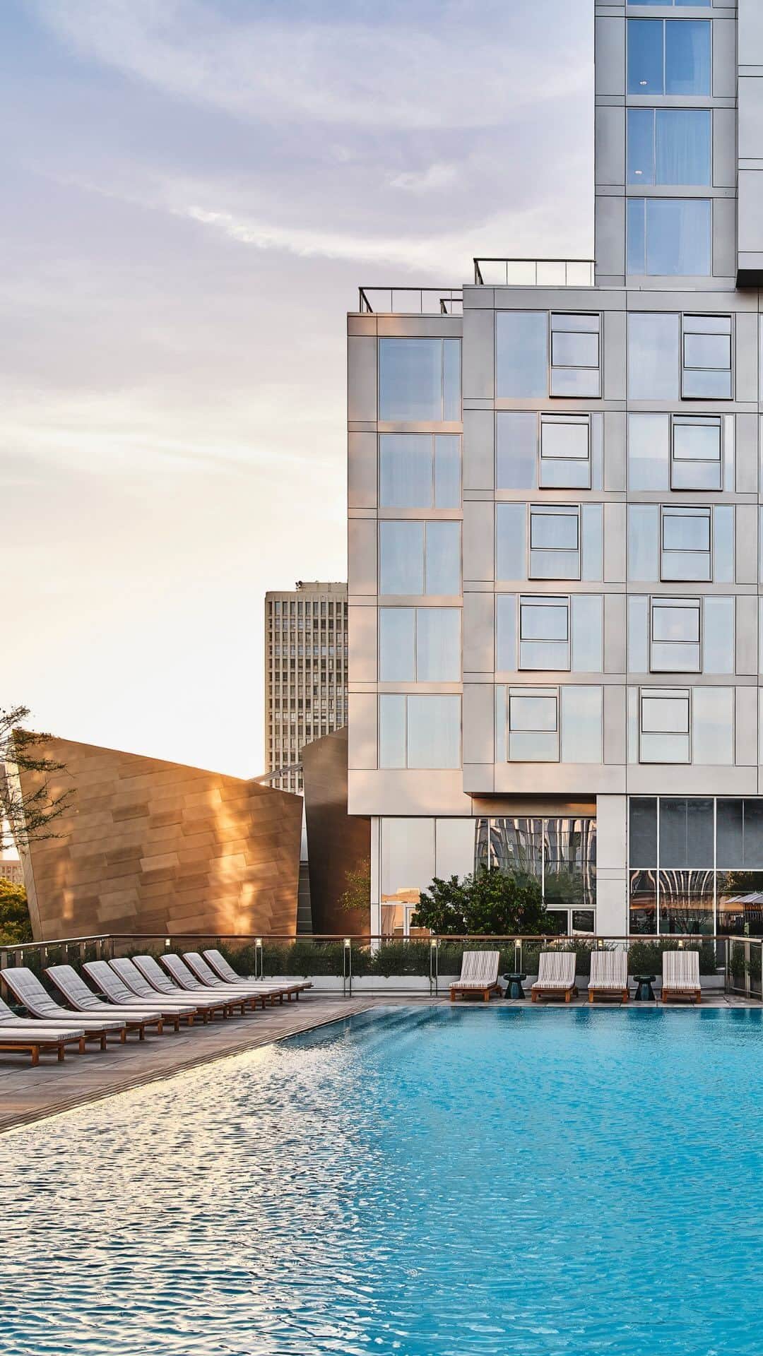 Conrad Hotelsのインスタグラム：「Make @conradlosangeles your elegant oasis home to many energizing experiences.  📸 @katrin_sorokina_」